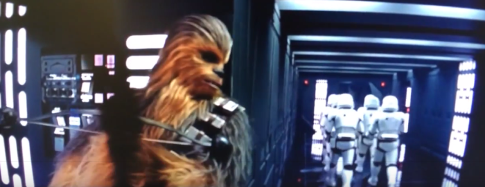 Novo comercial mostra BB-8, Chewbacca, e stormtroopers!