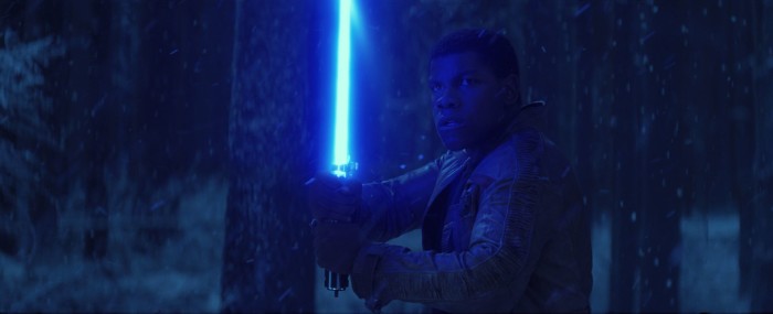 Por que Finn conseguiu usar o sabre de luz