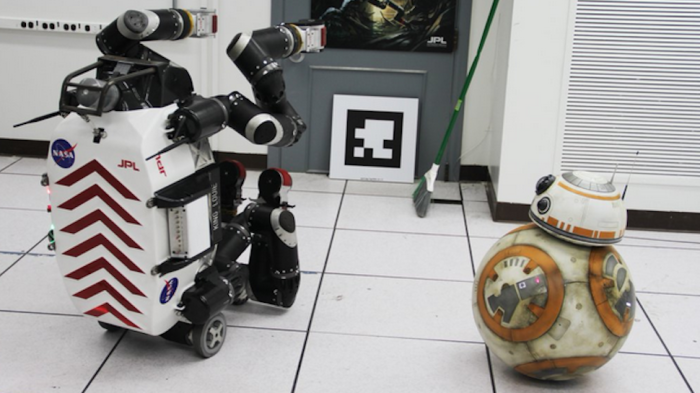 BB-8 faz novos amigos em visita à NASA