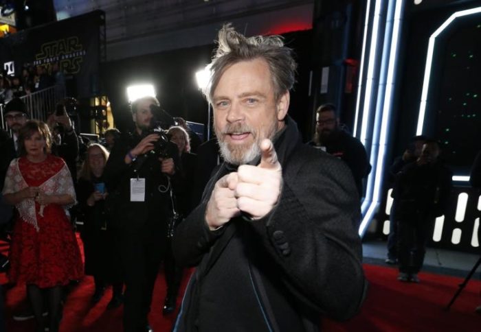 Mark Hamill | E não é que ele percebeu uma diferença nas fotos antigas e atuais do R2-D2