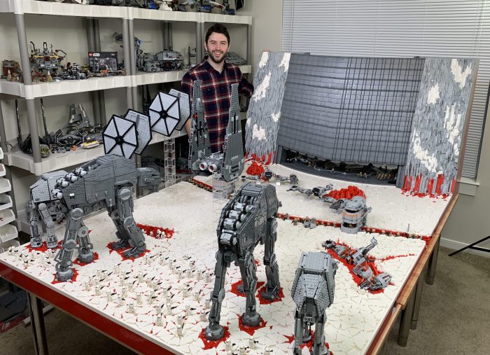 100.000 Peças de Lego para Recriar a Batalha de Crait