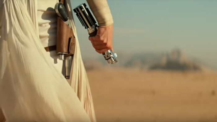 Artista de Star Wars: The Rise of Skywalker revela as mecânicas do Sabre de Luz da Rey