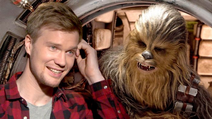 Ator de Chewbacca compartilha meme que pede sequência do filme Han Solo