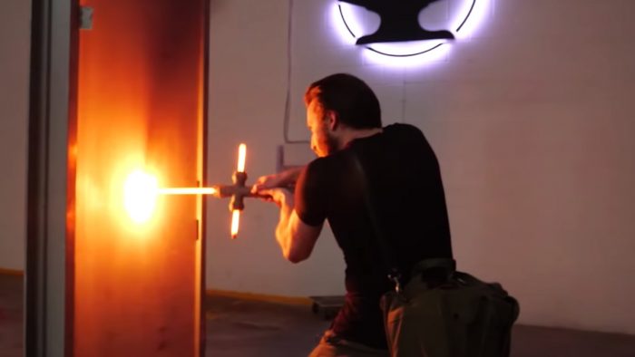 IRL Kylo Ren Lightsaber Pode Chegar a 1650° Celsius