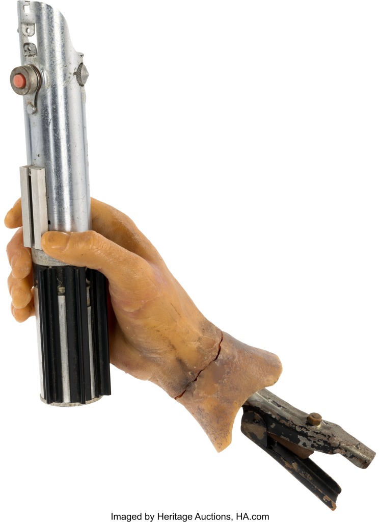 Um Milhão de Dólares por uma Mão Decepada? O Sabre de Luz Original de Luke Skywalker Vai a Leilão!