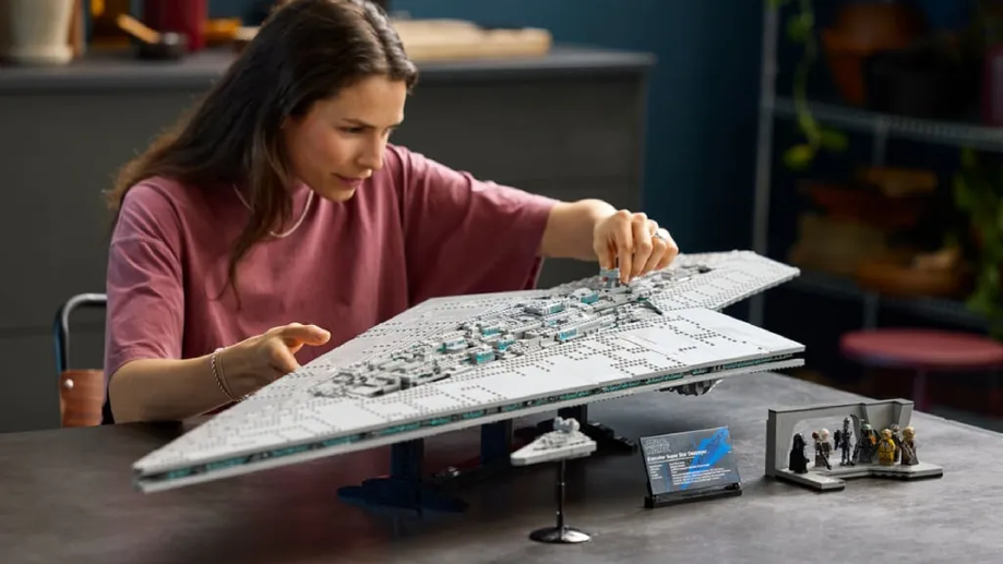 Preparem as Prateleiras (e os Bolsos): LEGO Revela o Maior Super Star Destroyer da História
